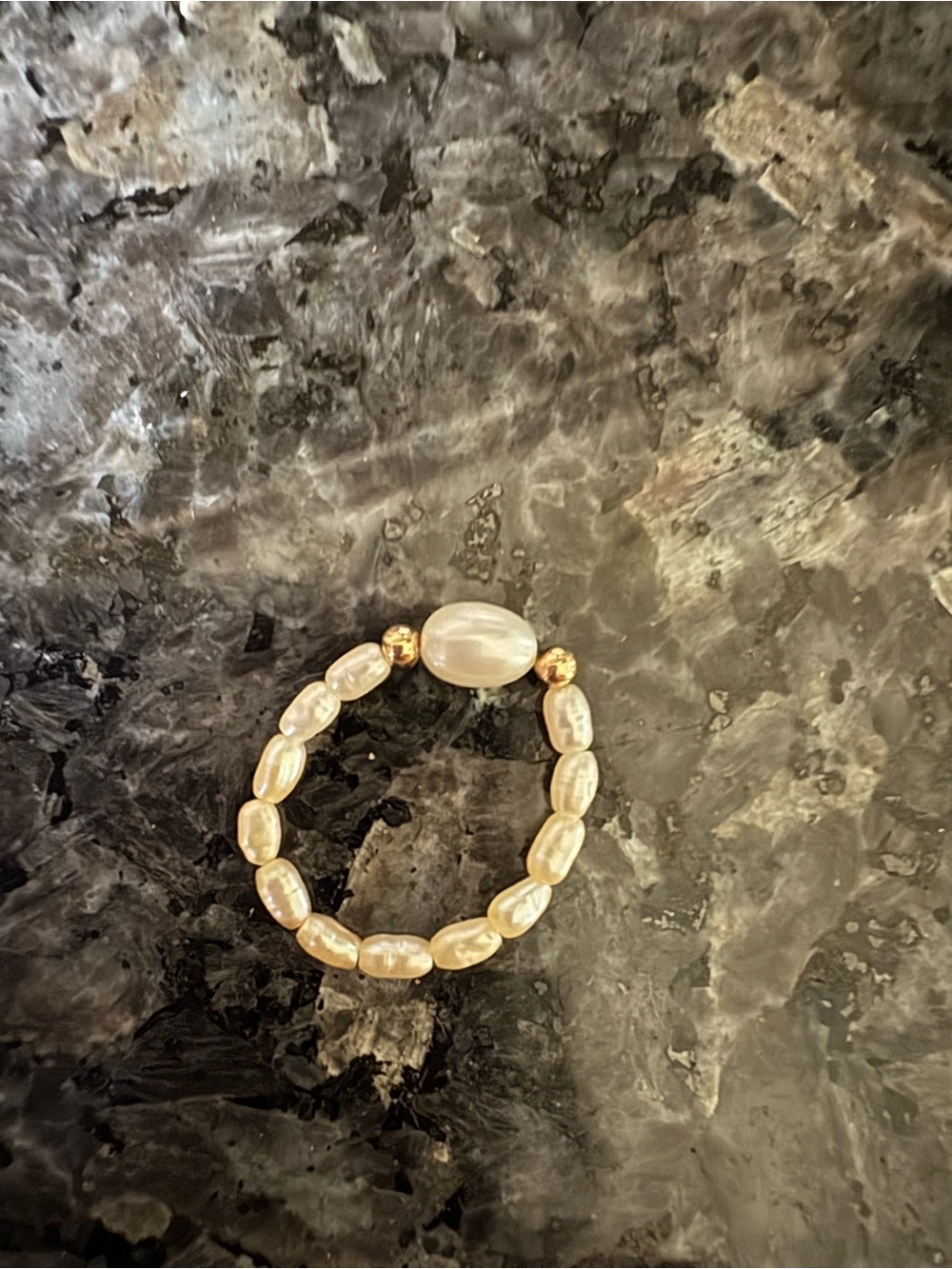 Elegant Pearl Stretch Bracelet - Cream Pearlescent Beads